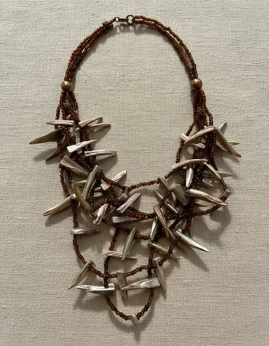 Collar mostacilla cafe con nacar
