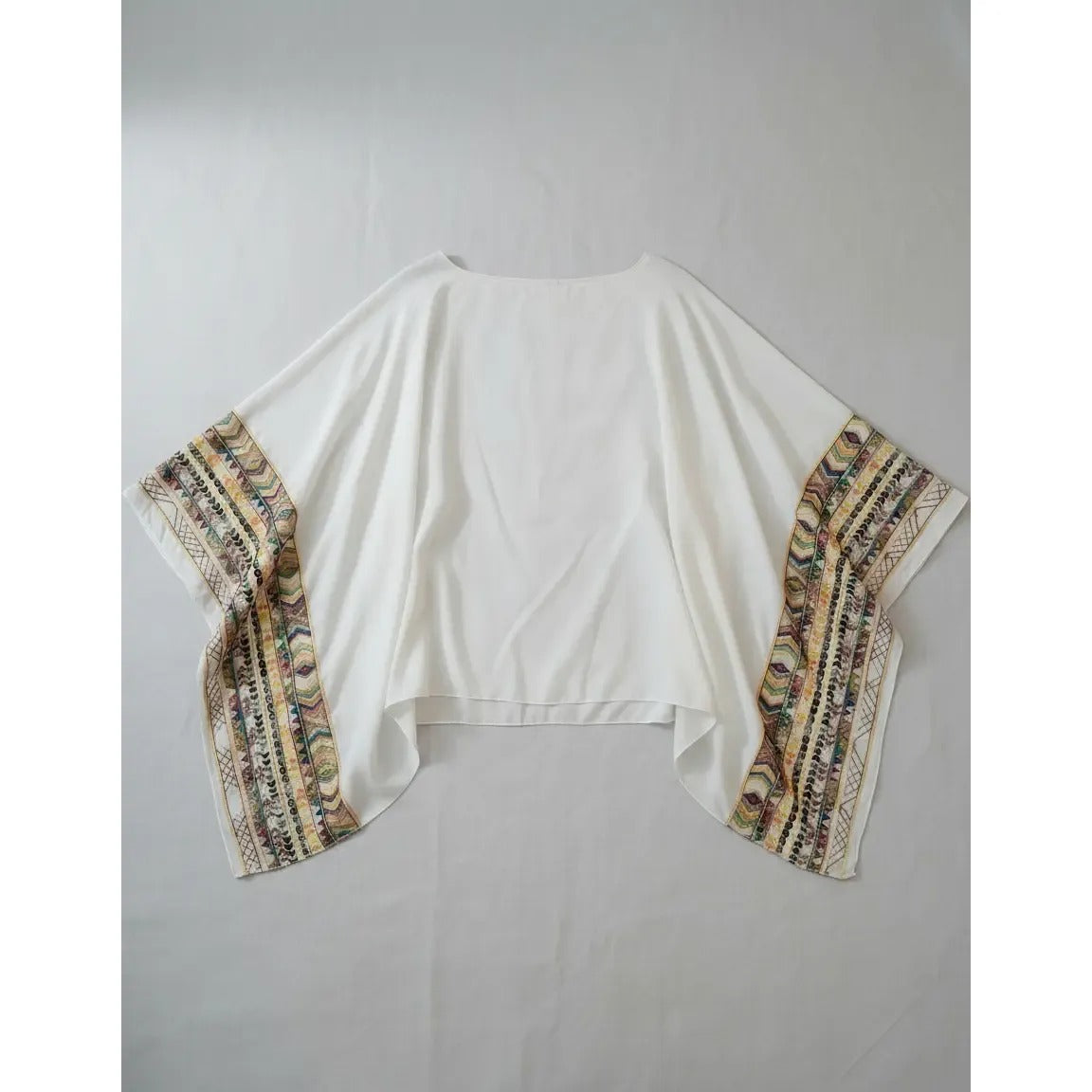 Poncho Bordado 47200-17 - Blanco