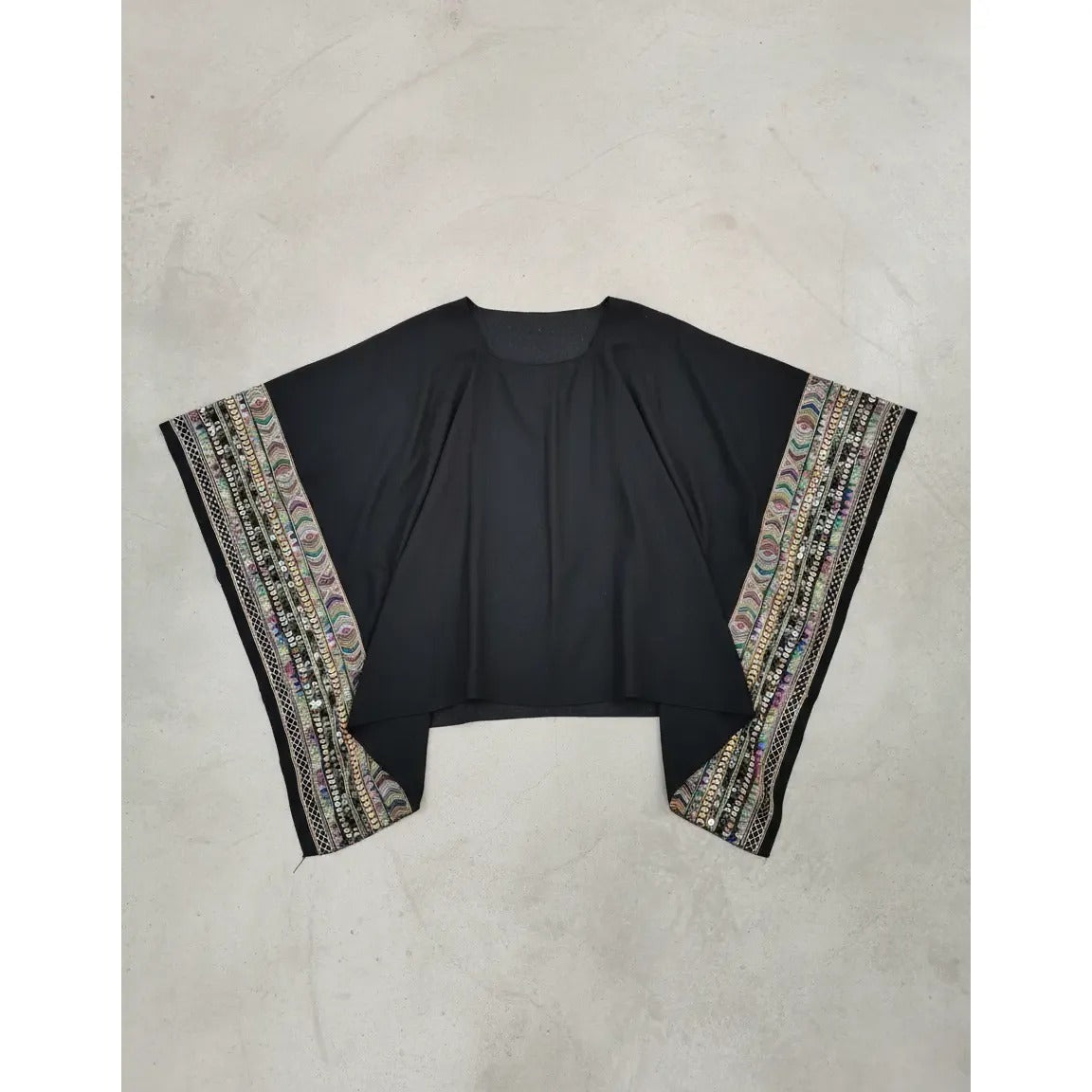 Poncho Bordado 47200-17 - Negro