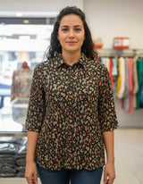 Blusa Plisada Negra Floreada