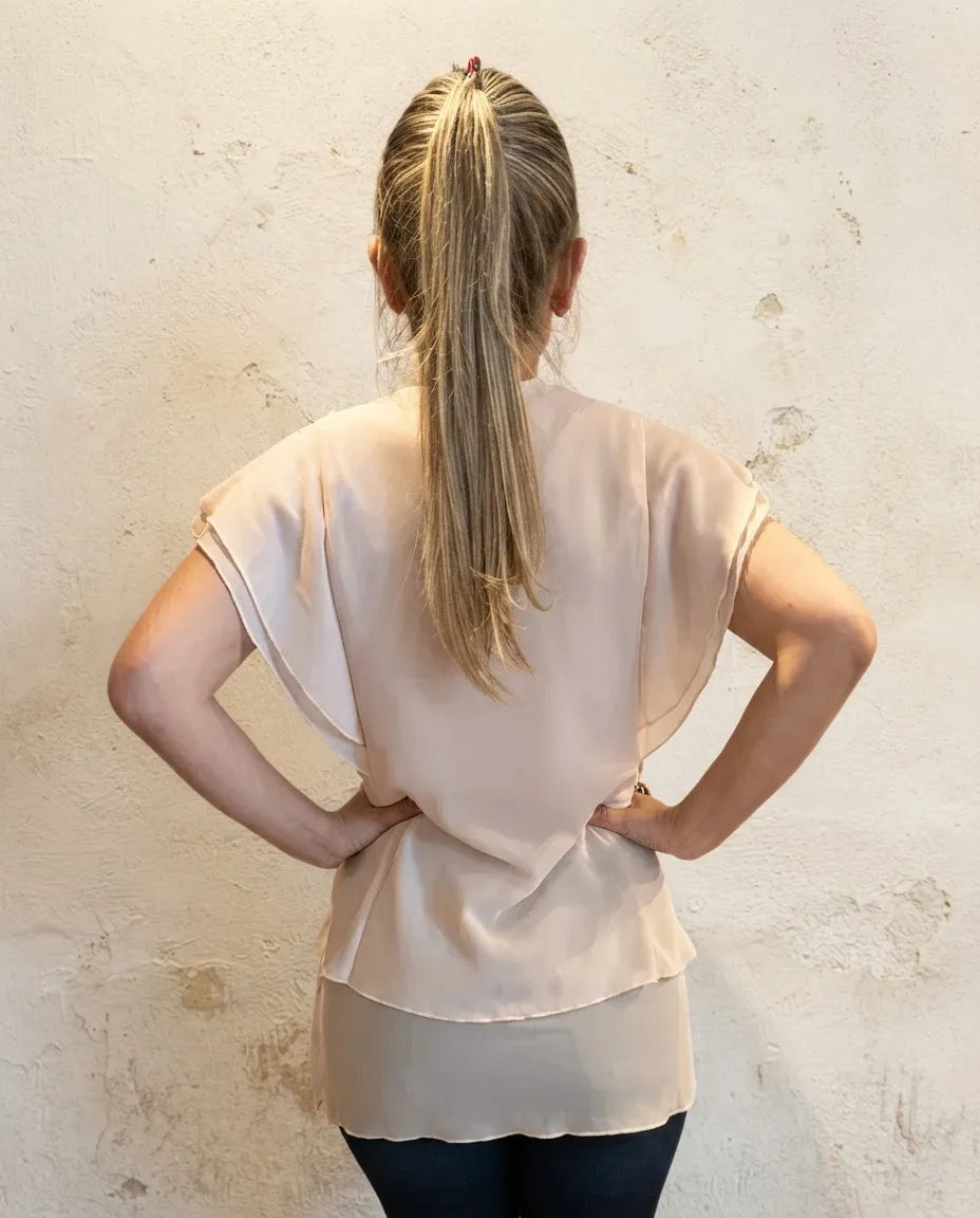 Blusa Beige manga corta con vuelos