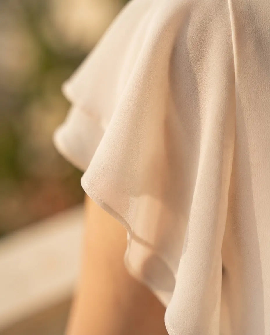 Blusa Beige manga corta con vuelos