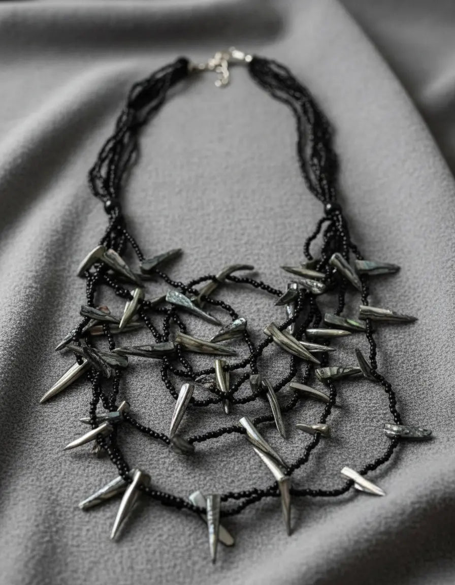 Collar mostacilla y nacar negro
