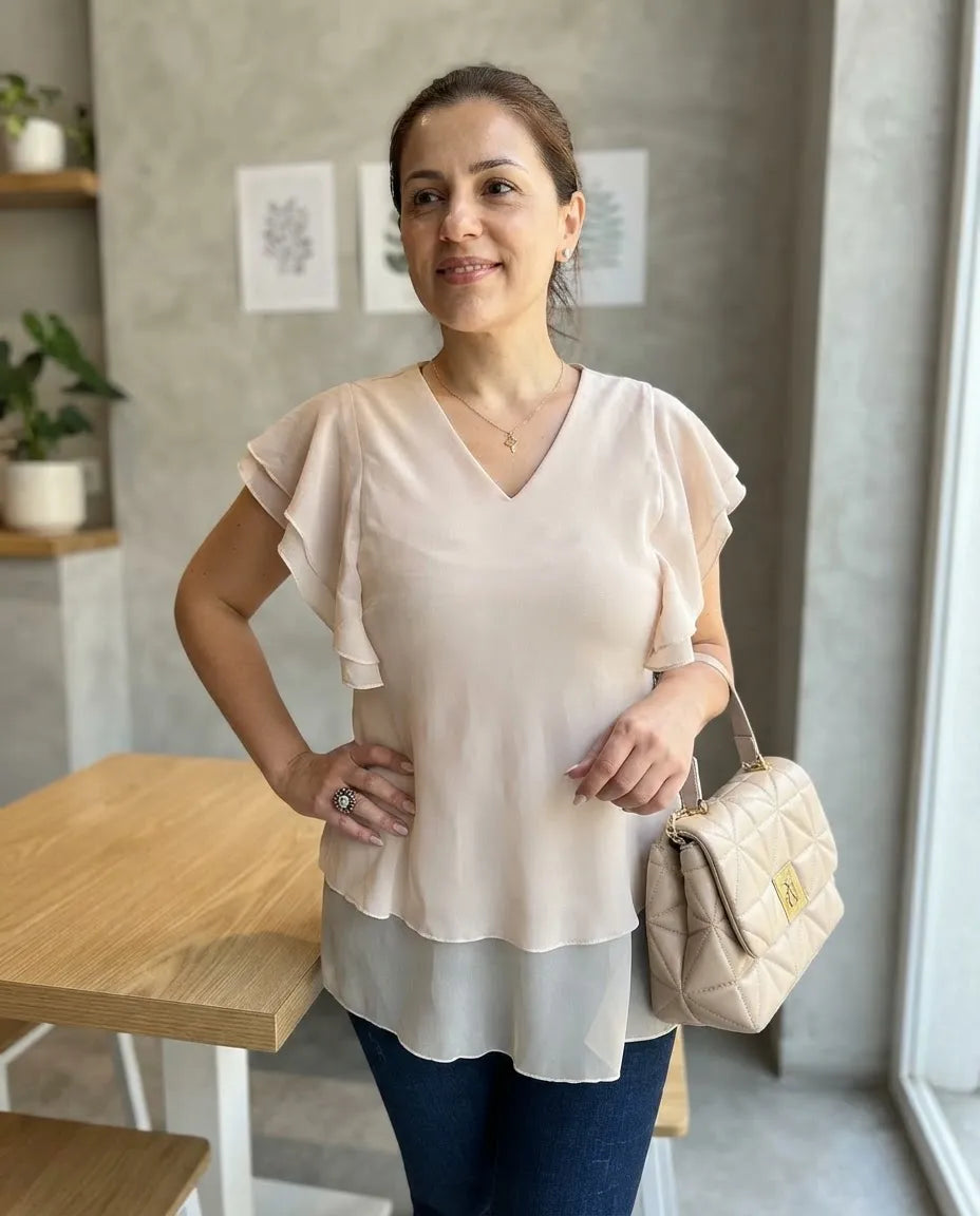 Blusa Beige manga corta con vuelos