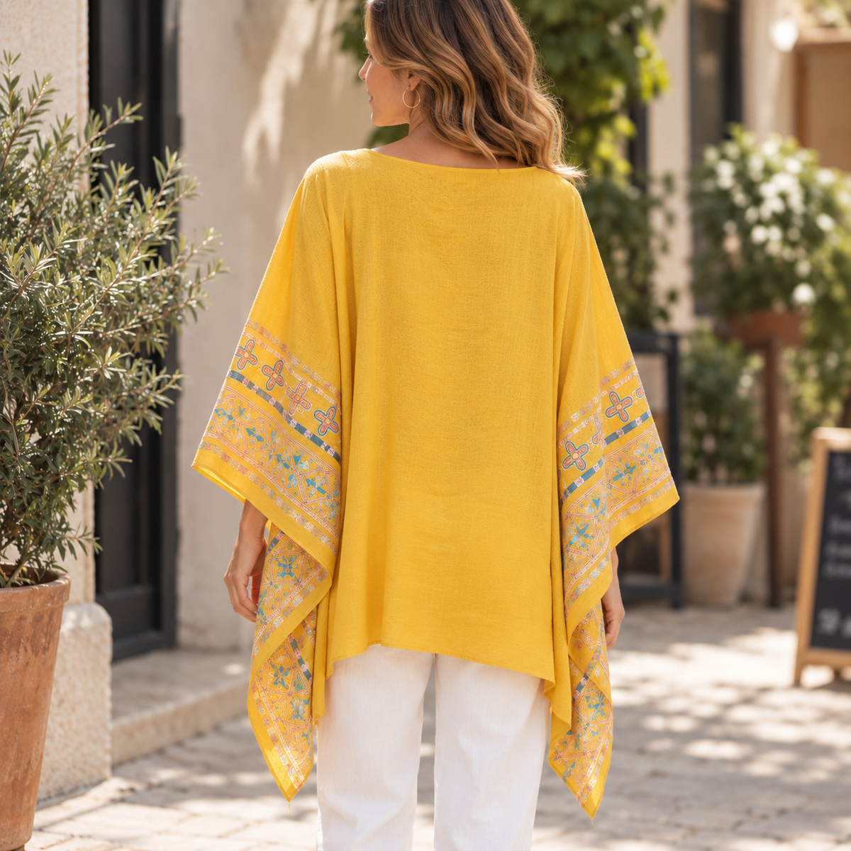 Poncho Bordado Mostaza