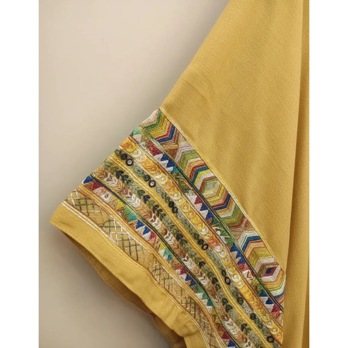Poncho Bordado 47200-17 - Mostaza 1