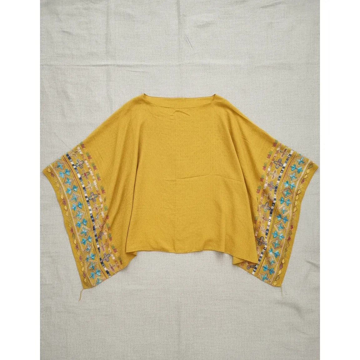 Poncho Bordado 47200-17 - Mostaza